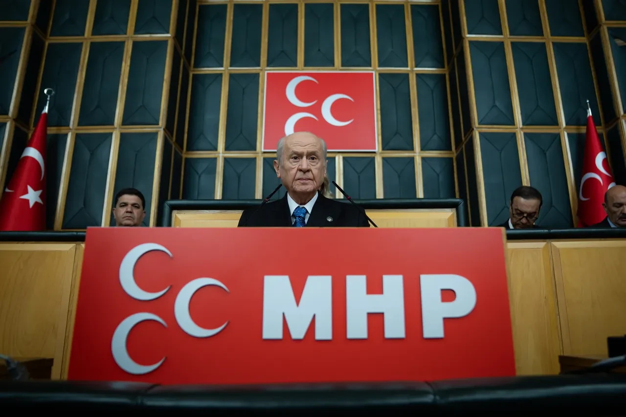 MHP lideri Devlet Bahçeli'den Özgür Özel'e kürsüden çağrı! 'Keskin sirke küpüne zarar verir'