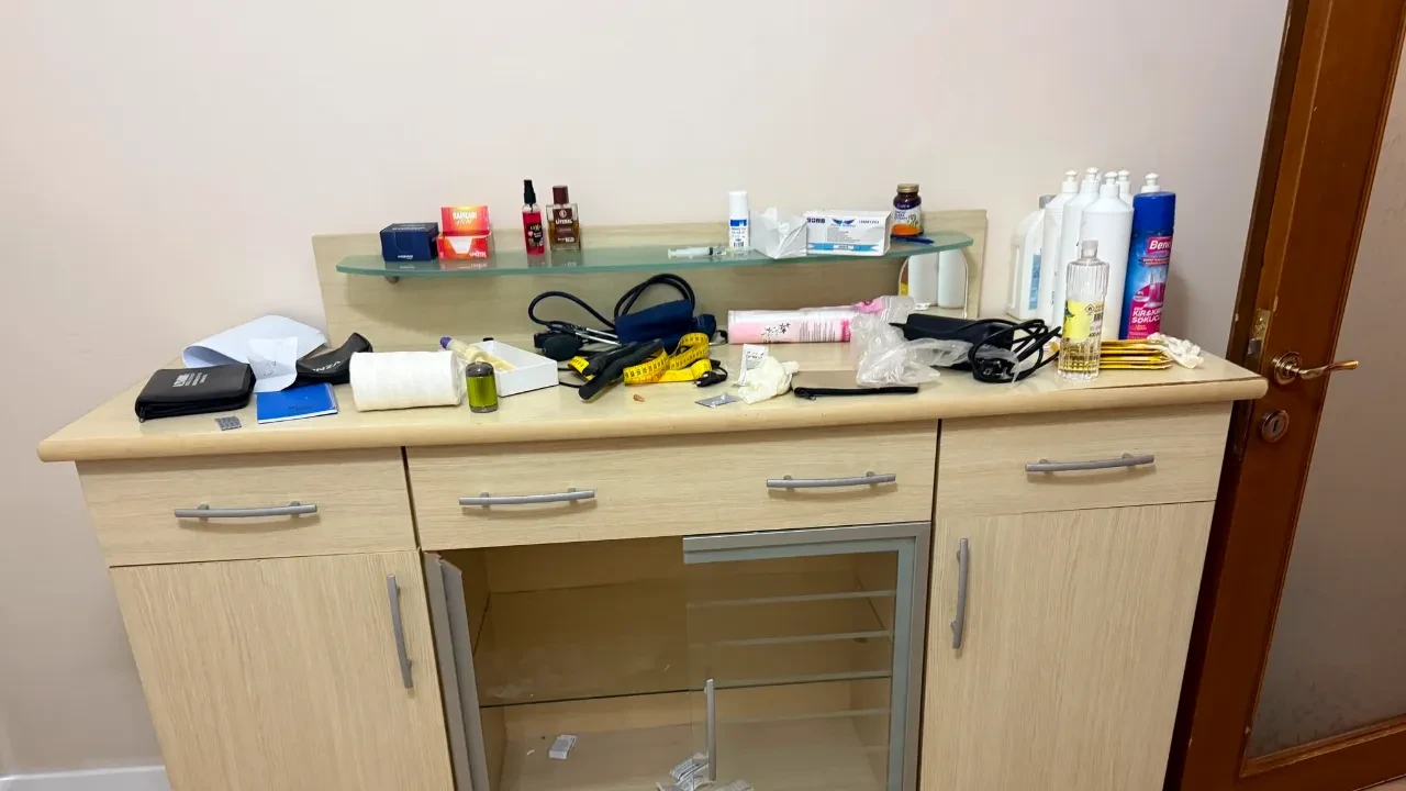 Sahte doktor operasyonu! Yabancı uyruklu şahsın evinden çıkanlar şoke etti