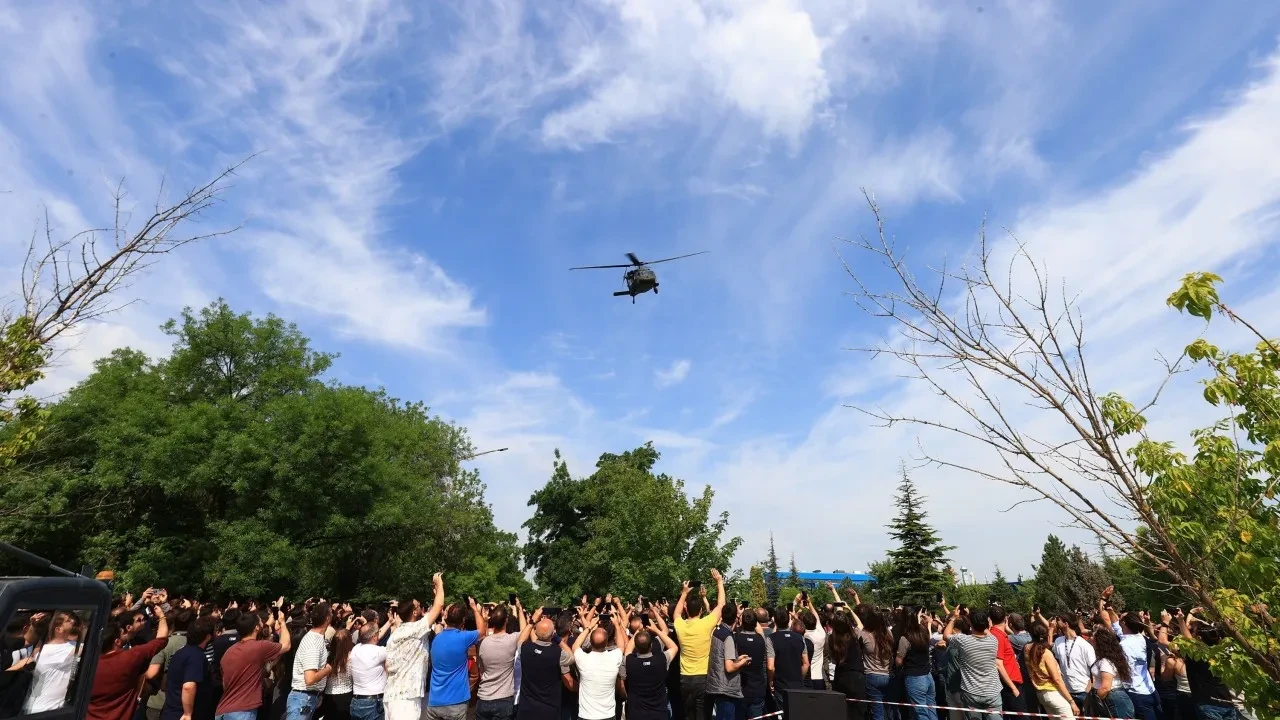 Yerli motorla havalanan T70 helikopterinden TEI semalarında özel uçuş