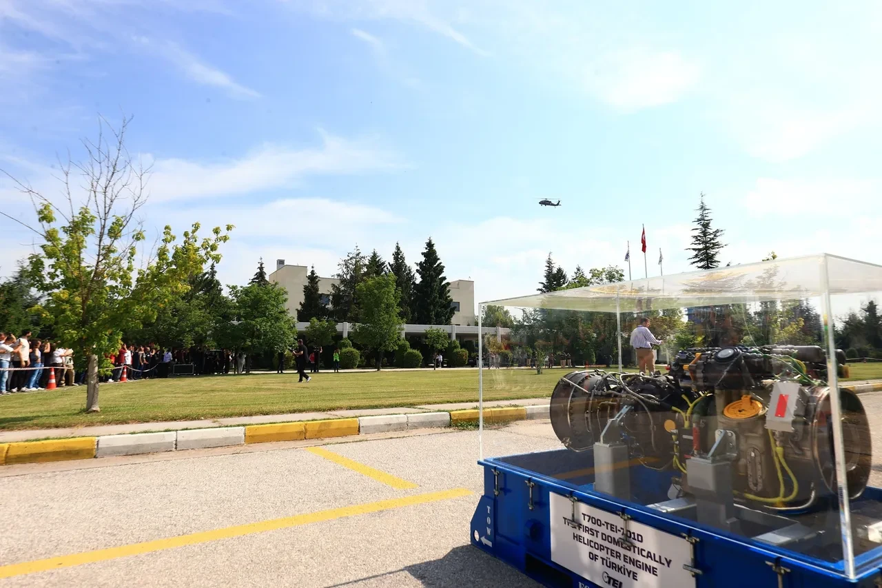 Yerli motorla havalanan T70 helikopterinden TEI semalarında özel uçuş