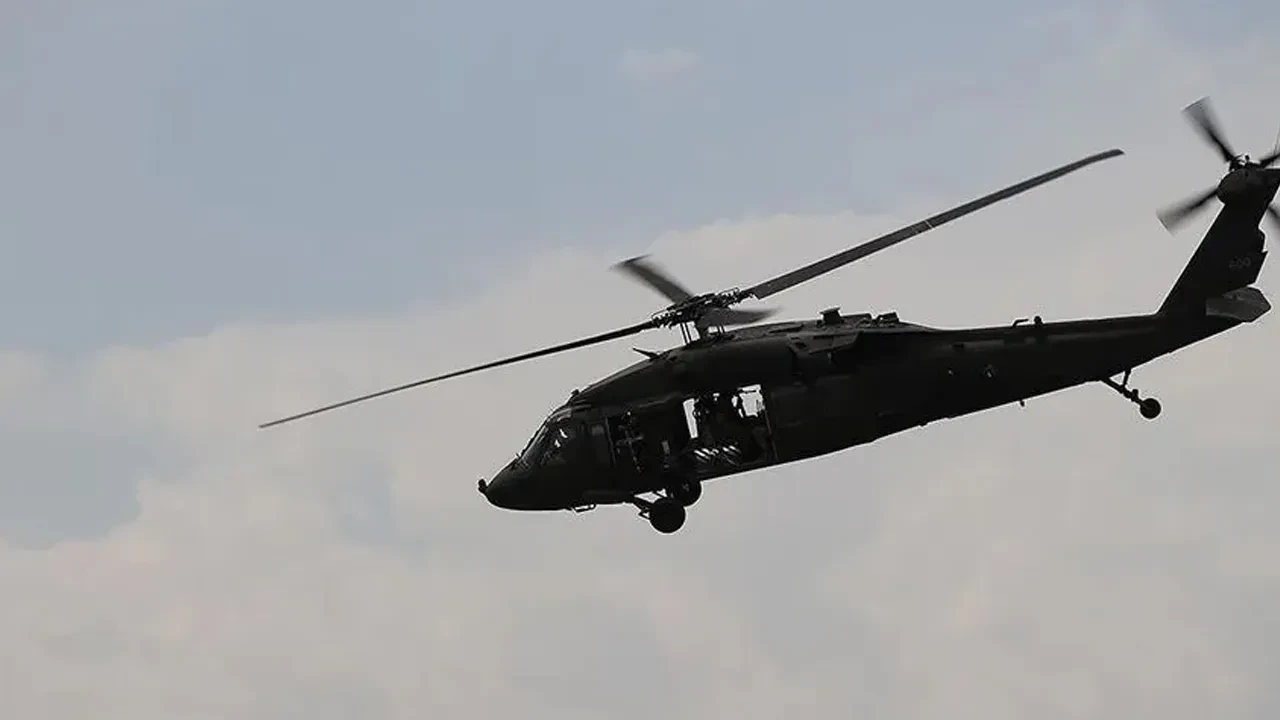 ABD askeri helikopteri Umman Denizi'ne acil iniş yaptı! 1 kişi aranıyor