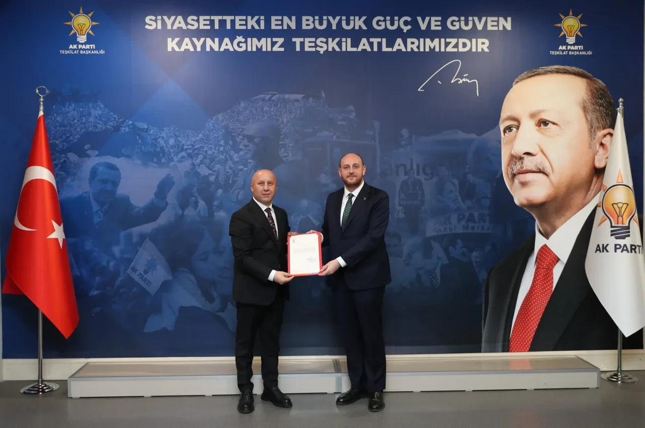 AK Parti'de bayrak değişimi! Yeni ilçe başkanı Mümin Osman Ertan oldu