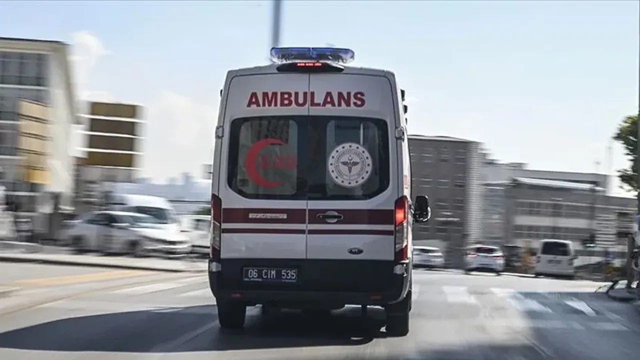 Antalya'da tur otobüsü ile otomobil çarpıştı! Ölü ve yaralılar var