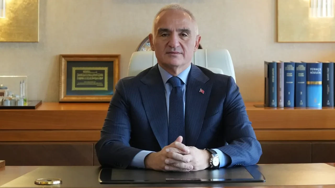 Bakan Ersoy'a yönelik 'rant' ve 'orman arazisi tahsisi' iftirası nedeniyle mahkeme Turhan Çömez'i 50 bin TL manevi tazminata mahkum etti
