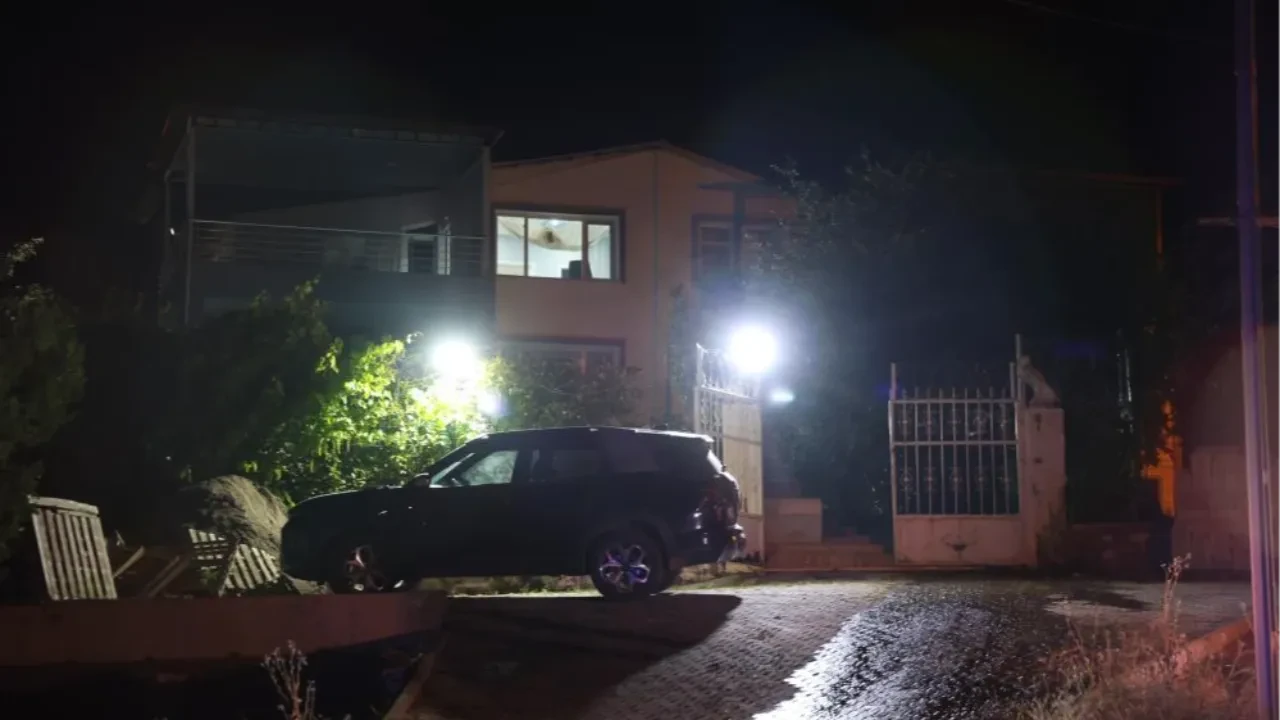 Elazığ’da korkunç saldırı: Evi kurşun yağmuruna tuttular, 4 yaralı