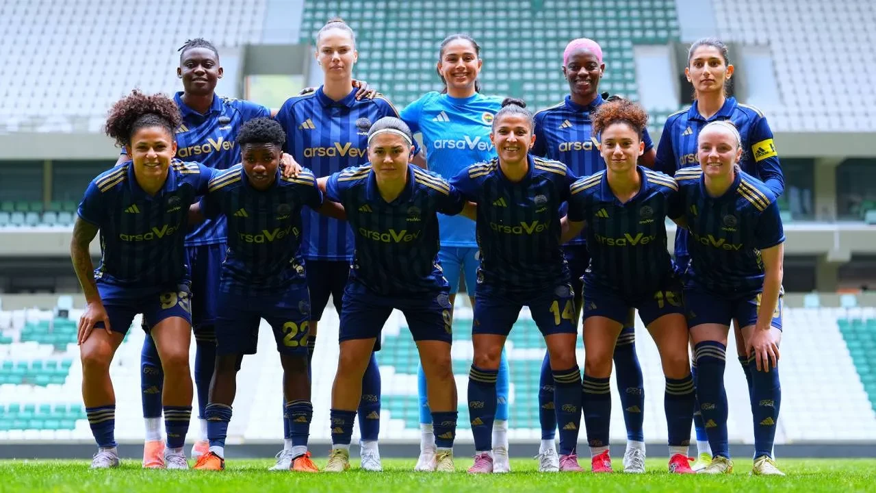 Fenerbahçe 7 isimle yollarını ayırdı! Futbolcuların ismi açıklandı