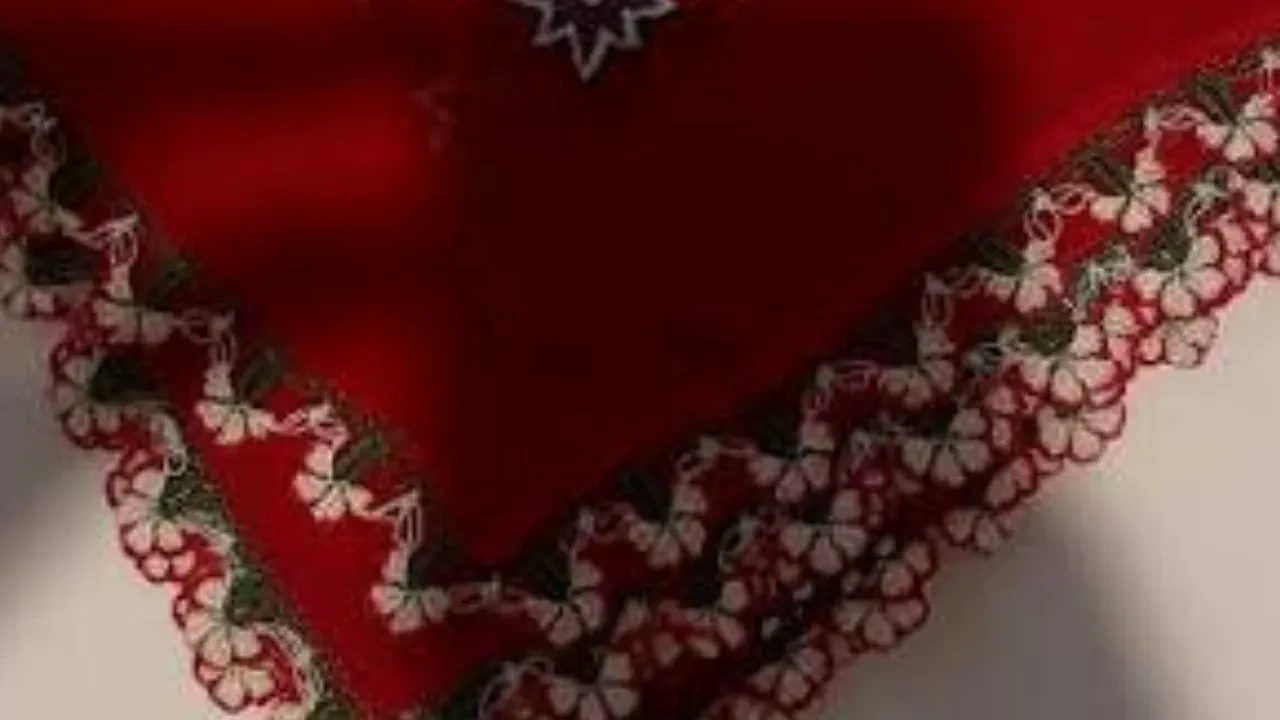 İnce oyalı yazmalar yeniden trend 2026! Ancak bu kez aksesuar olarak da kullanılıyor