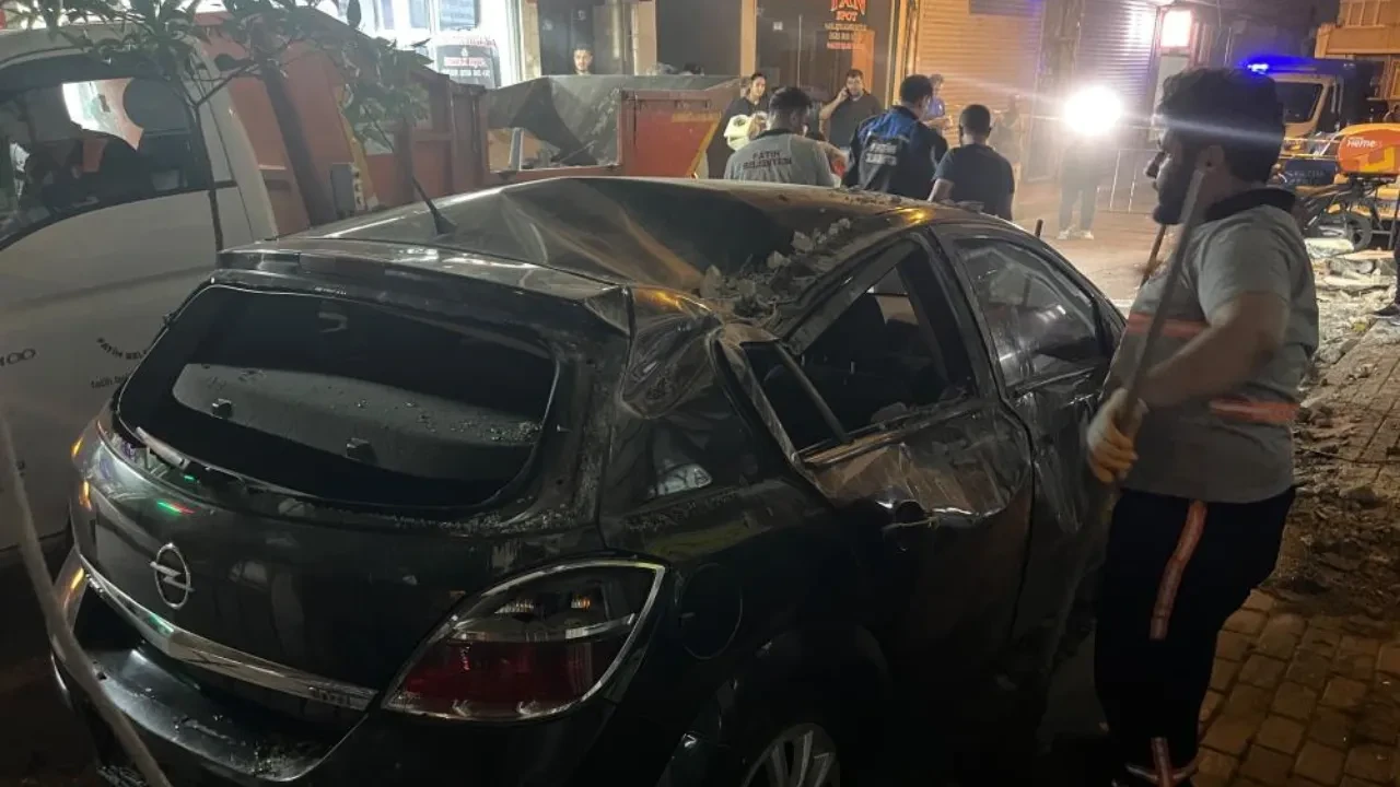 İstanbul'da facianın eşiğinde dönüldü! Binadan düşen beton parçalardan son anda kurtuldular