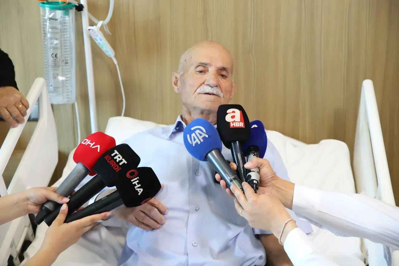 Karın ağrısıyla hastaneye gitti, karaciğerinden çıkan şoke etti! Yaklaşık 10 saatlik ameliyatla kurtuldu