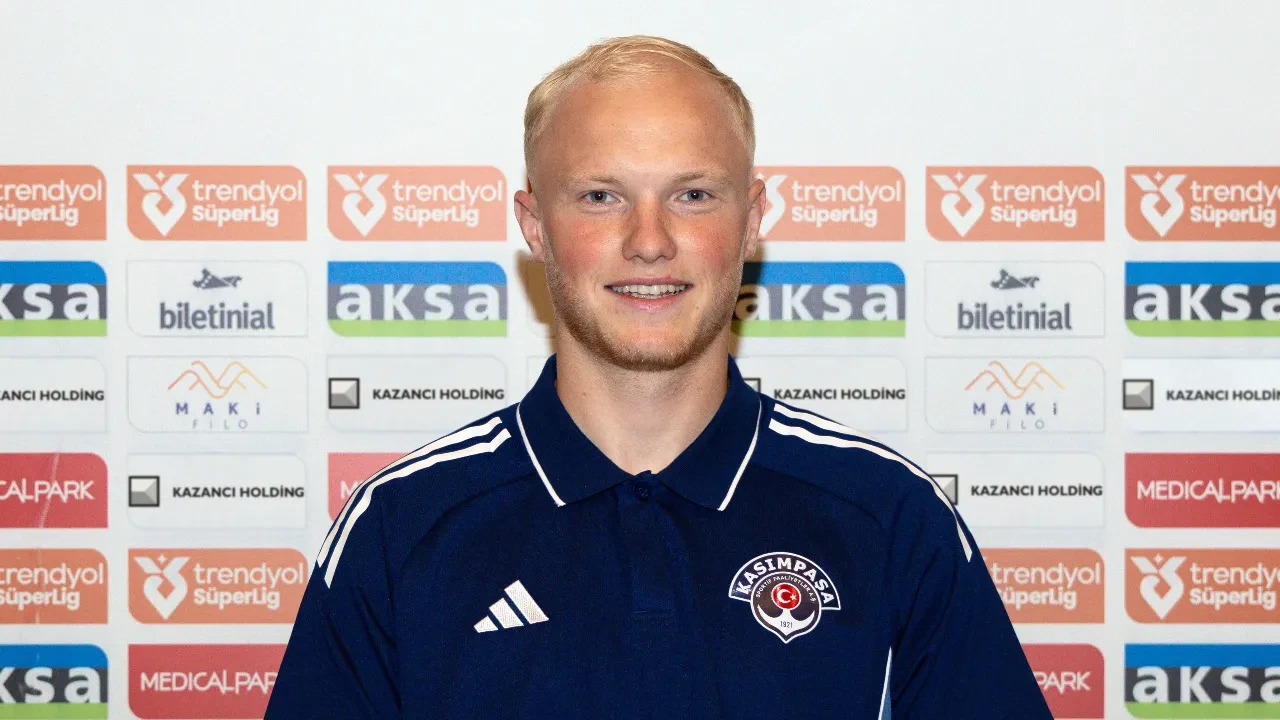 /spor/kasimpasa-yeni-transferini-acikladi-lacivert-beyazlilar-marcus-raffertyyi-kadrosuna-k-3345104