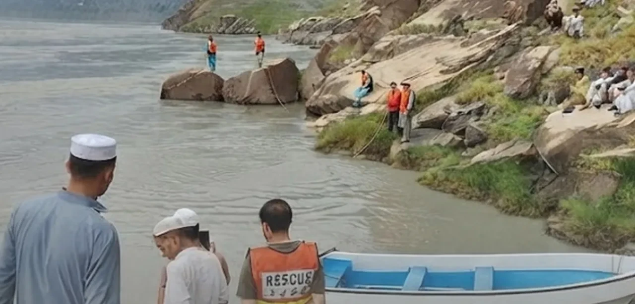 Pakistan'da facia! Turistleri taşıyan tekne alabora oldu: Çok sayıda ölü var