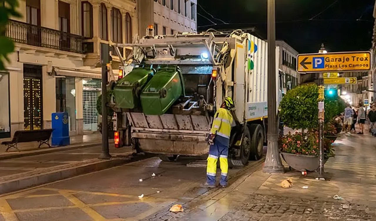Plajda uyurken çöp arabası üzerinden geçti! 