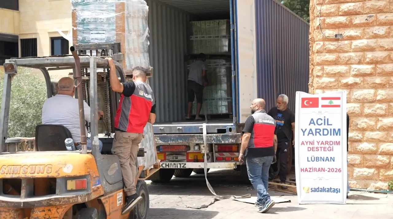Sadakataşı öncülüğünde Lübnan’a 30 konteyner insani yardım malzemesi ulaştırıldı