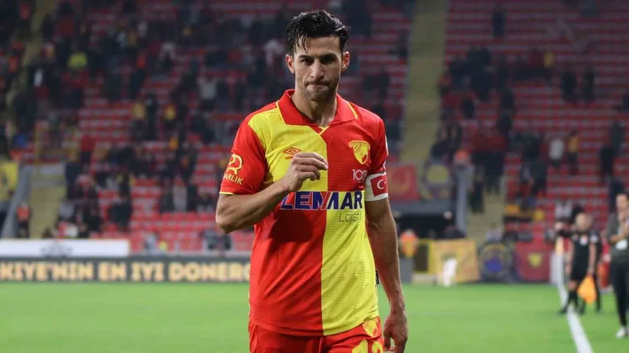 Tecrübeli isim futbolu bıraktığını açıkladı! Beşiktaş, Fenerbahçe ve Trabzonspor'da da forma giymişti