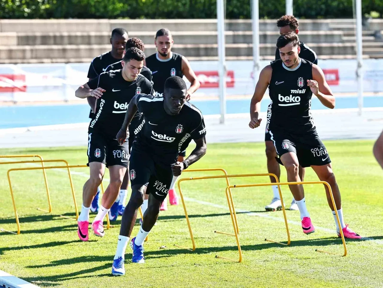 Beşiktaş maçı hangi kanalda? Mattersburg ve Widzew Lodz hazırlık maçı canlı yayınlanacak