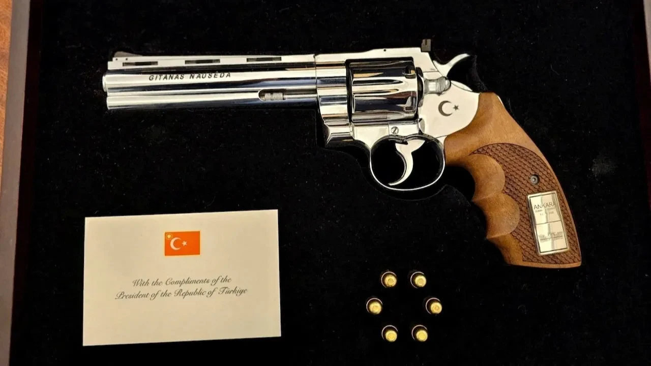 Dünya bunu konuşuyor! Cumhurbaşkanı Erdoğan'ın NATO liderlerine silah hediyesinin ardındaki diplomatik ve tarihi şifreler!