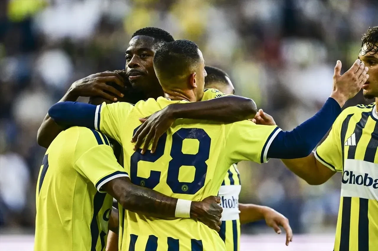 Fenerbahçe Pogon Szczecin maçı hangi kanalda? Hazırlık maçı şifresiz kanalda yayınlanacak
