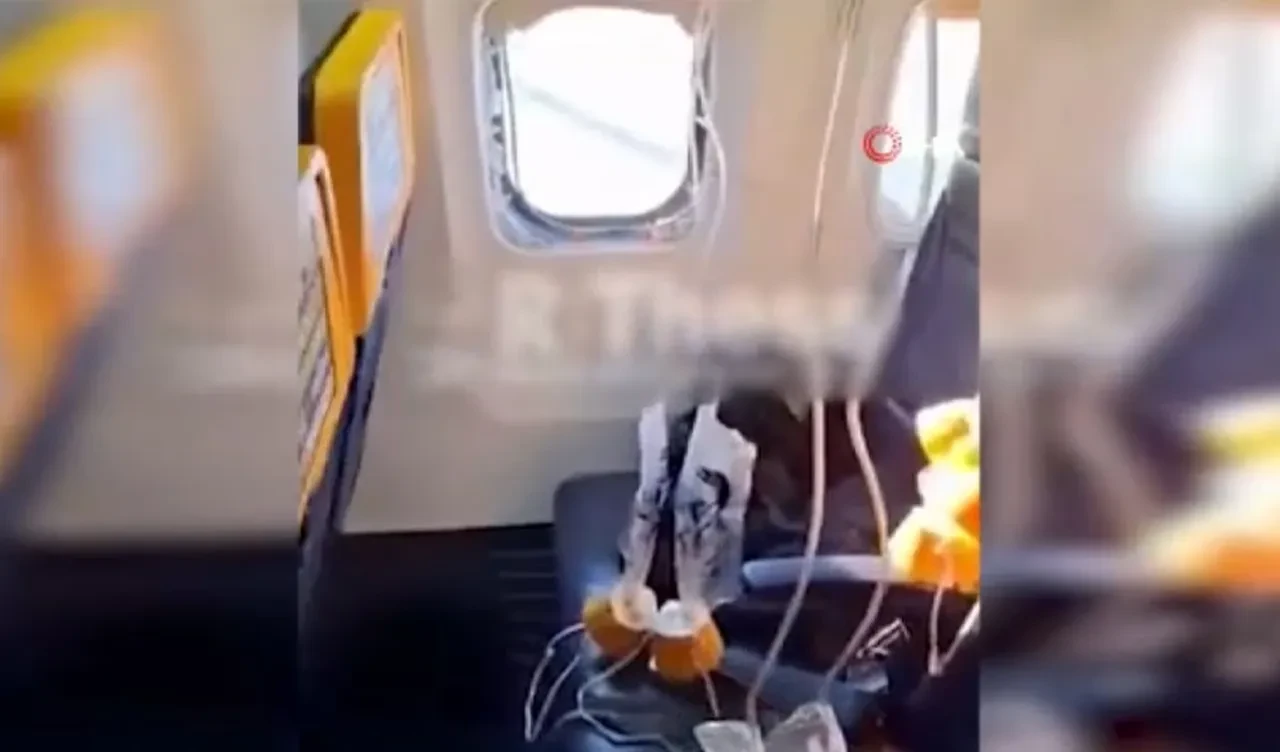 Havada kabus! Motor parçası camı kırdı: Eşini uçaktan fırlamaması için son anda tuttu