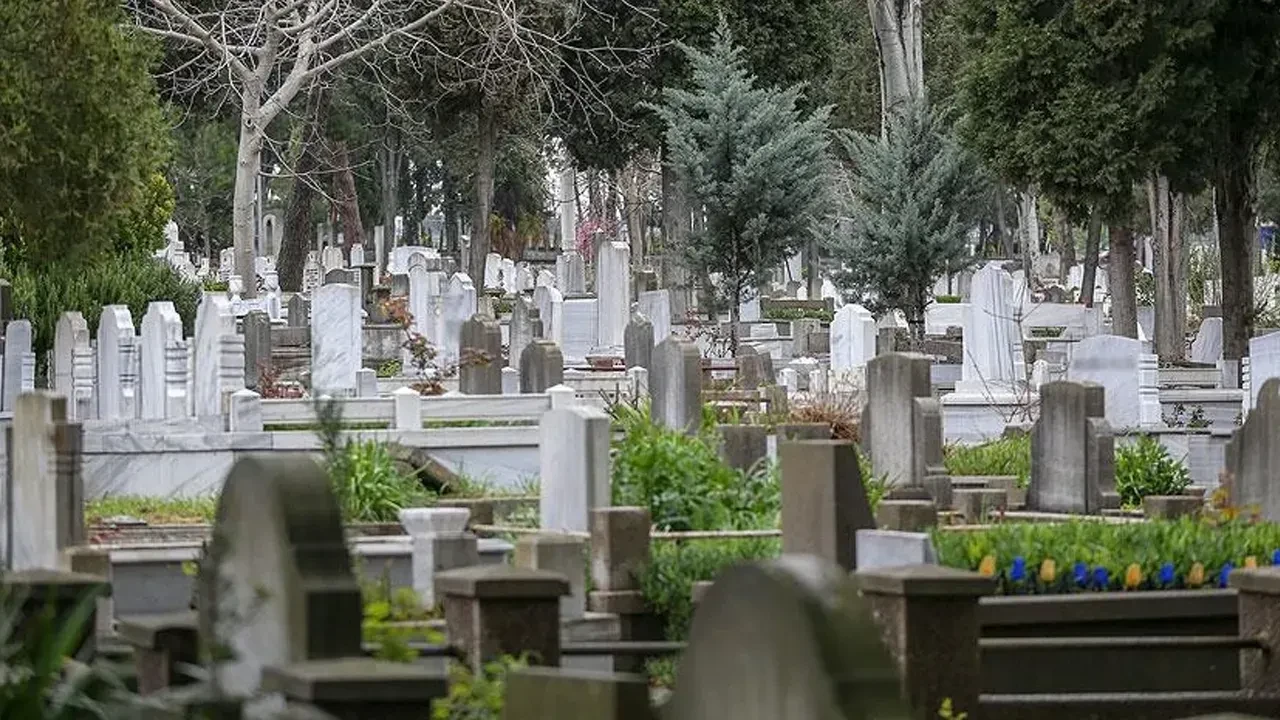 İstanbul’da mezarlıklar alarm veriyor! Doluluk oranı yüzde 90'a ulaştı: Fiyatlar ise dudak uçuklatıyor