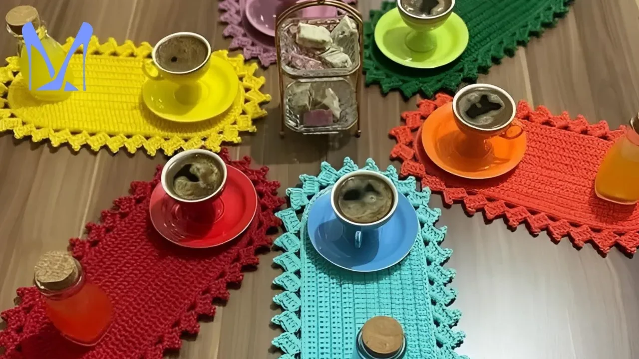 Örgü runner modelleriyle evinizi renklendirin 2026! Ünite ve yemek masası için özel örgüler