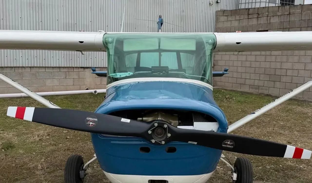 Pilot uçağı öğrencisine teslim edip, kendini boşluğa bıraktı! Havada korkunç olay
