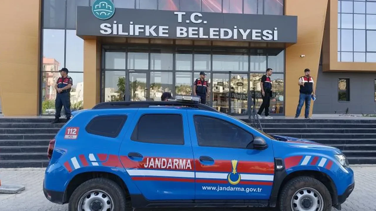 Silifke Belediyesi rüşvet soruşturmasında başkan yardımcısı dahil 2 kişi daha tutuklandı