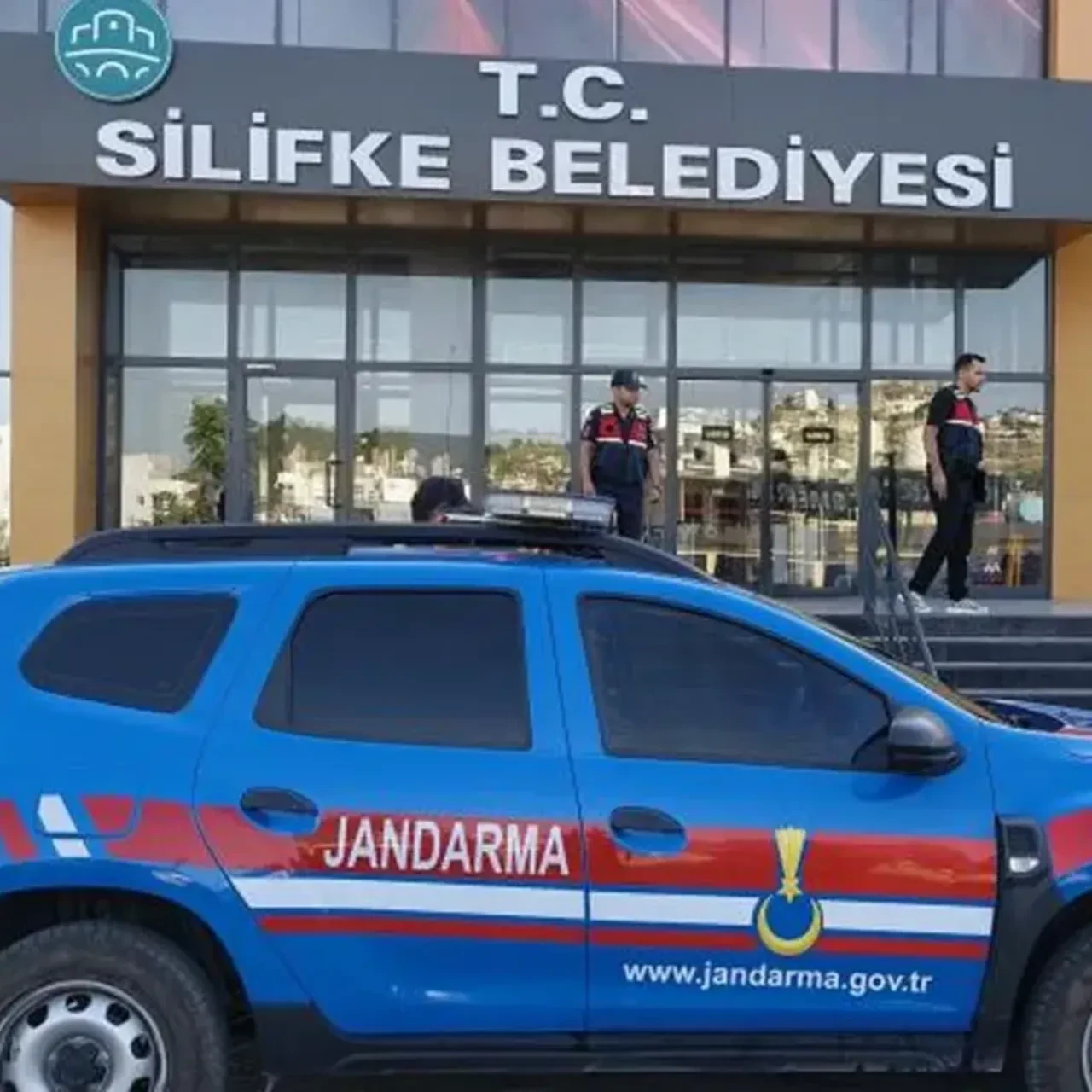 Silifke Belediyesi rüşvet soruşturmasında başkan yardımcısı dahil 2 kişi daha tutuklandı