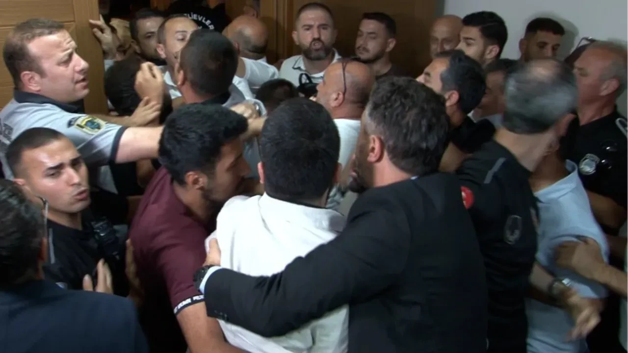 'Tiyatro' ve 'Şehit mi varmış' sözleri meclisi karıştırdı: 100 kişilik şehit yakınından CHP'li üyeye sert tepki