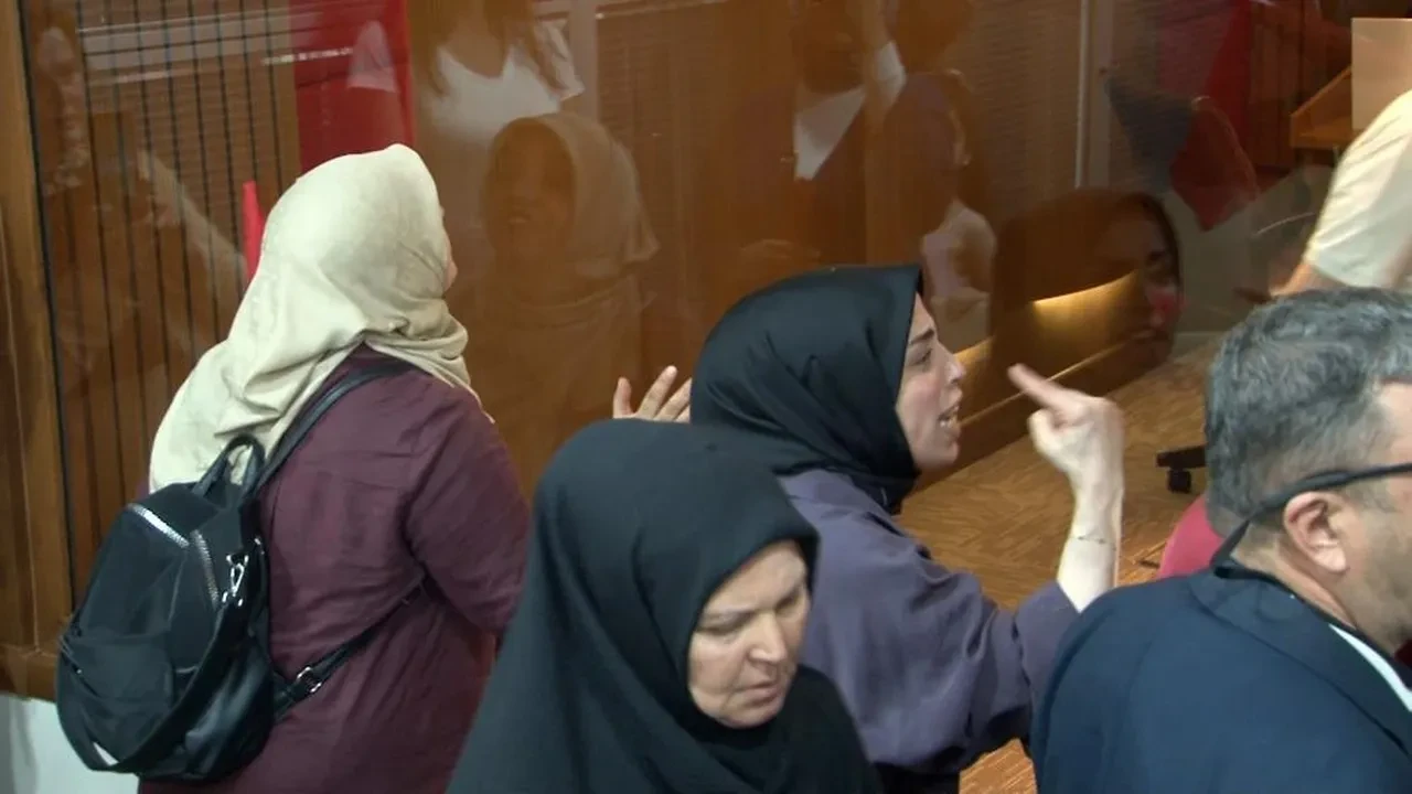'Tiyatro' ve 'Şehit mi varmış' sözleri meclisi karıştırdı: 100 kişilik şehit yakınından CHP'li üyeye sert tepki