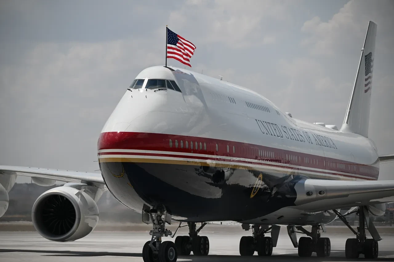 Trump'tan Türkiye dönüşünde son dakika kararı: Eski uçağa geçti, Katar'ın hediyesi tartışıldı