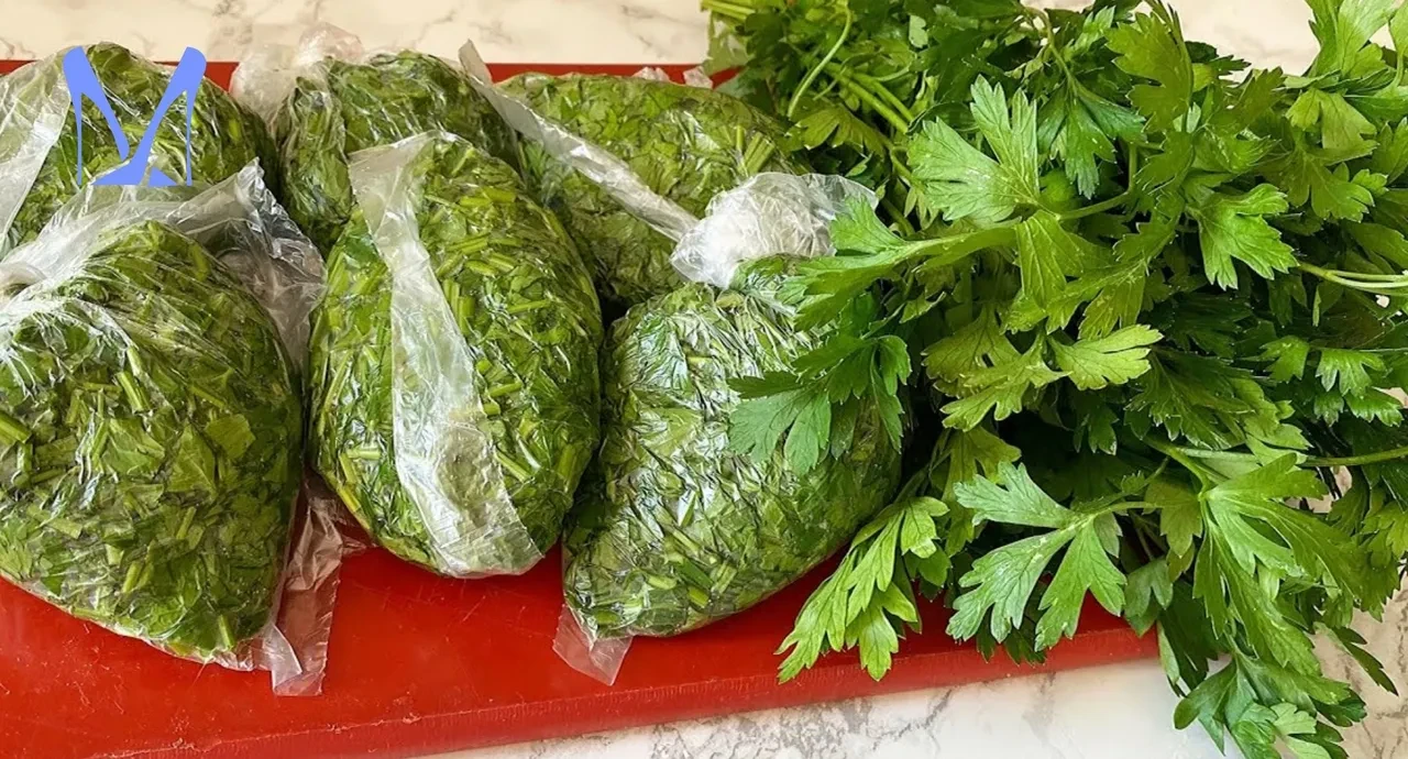 Yeşillikler 1 hafta asla bozulmuyor! Bu ufak tüyoyu kimse bilmiyor