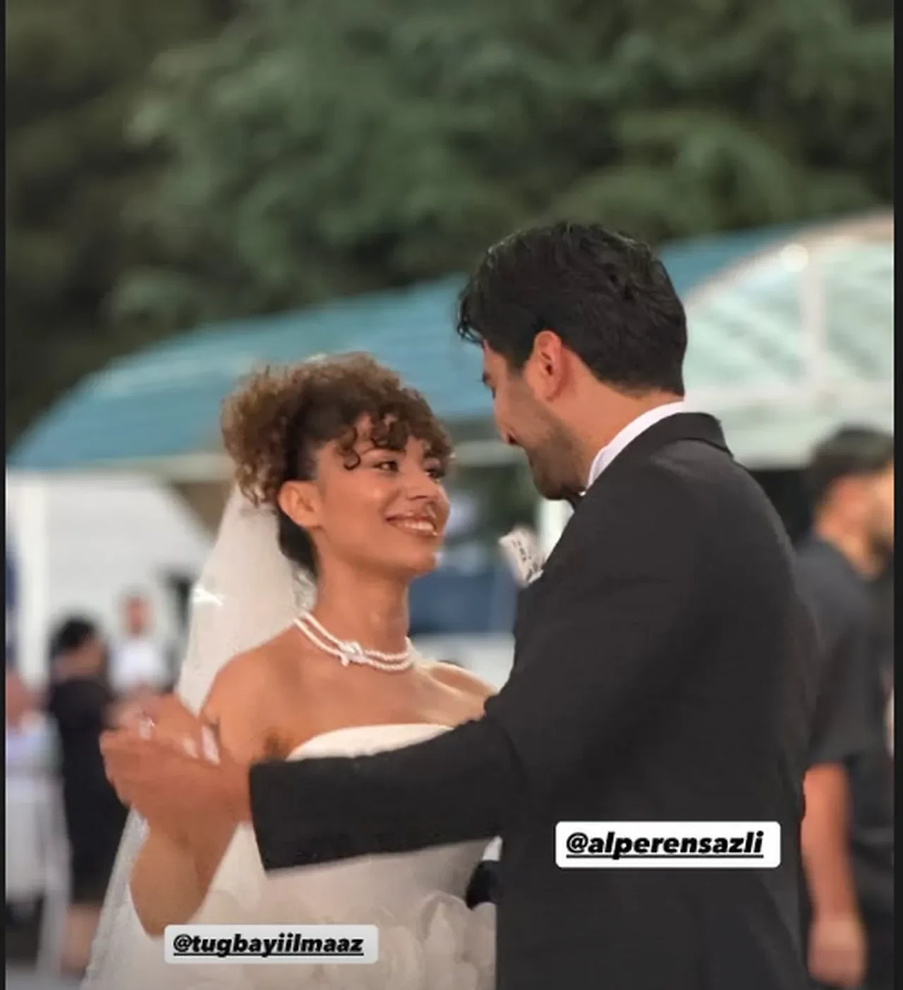 Çok Güzel Hareketler'in oyuncularından Amasya'da düğün! Alperen Sazlı ile Tuğba Yılmaz'dan dans şov
