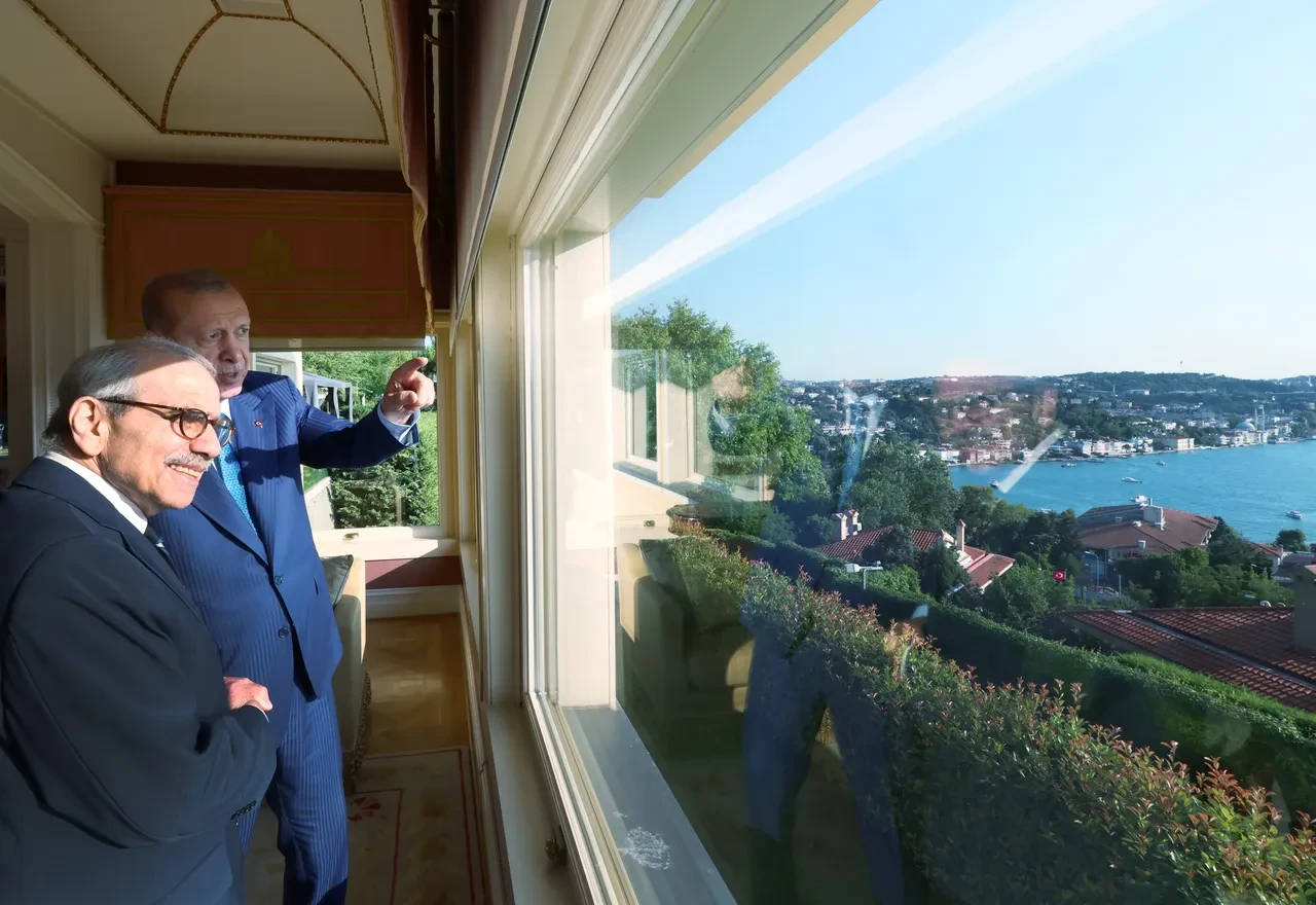 Cumhurbaşkanı Erdoğan'dan Lübnan Başbakanı Selam'ı duygulandıran hediye: Osmanlı yıllarını hatırlattı