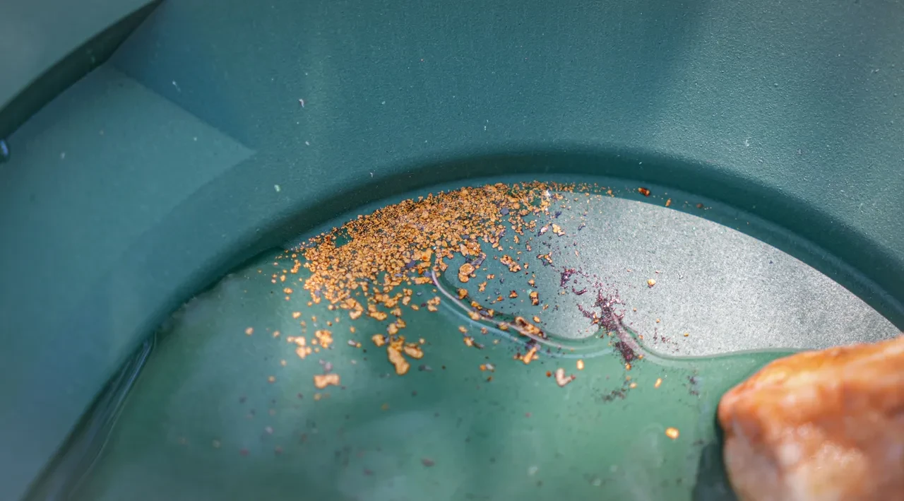 Derelerden resmen servet akıyor! Günde 20 gram altın buluyorlar