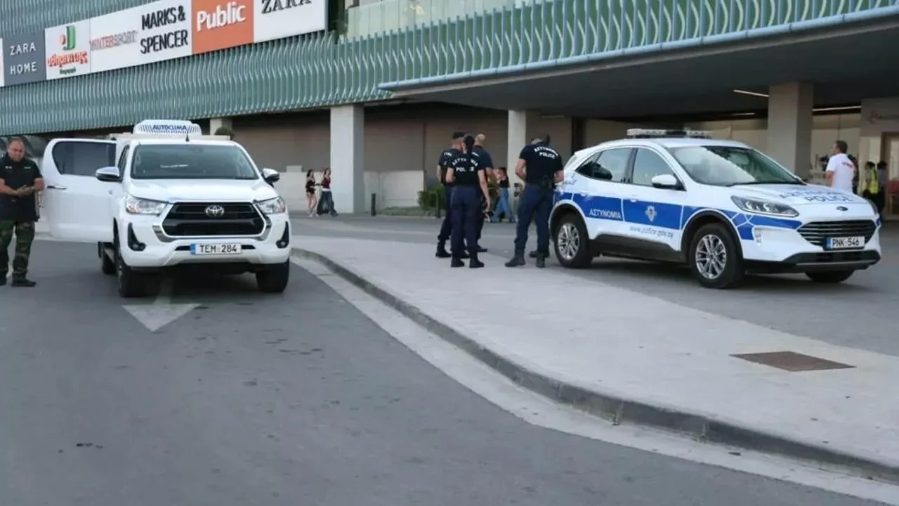 Güney Kıbrıs Rum Kesimi'nde bombalı saldırı tehdidi: 2 bina tahliye edildi
