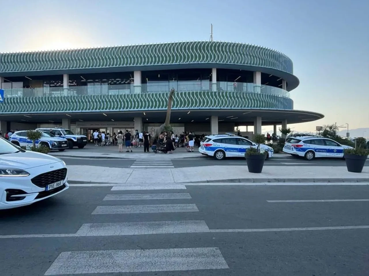 Güney Kıbrıs Rum Kesimi'nde bombalı saldırı tehdidi: 2 bina tahliye edildi