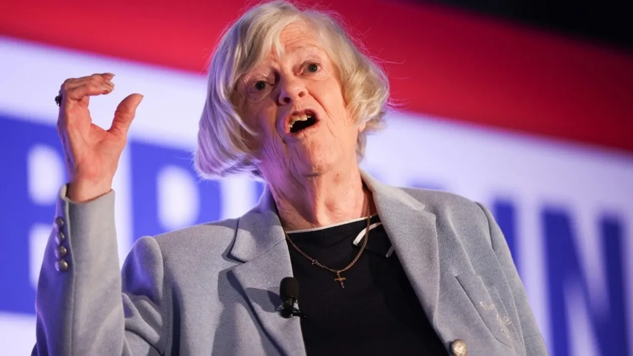 İngiltere'de eski bakan Ann Widdecombe evinde ölü bulundu