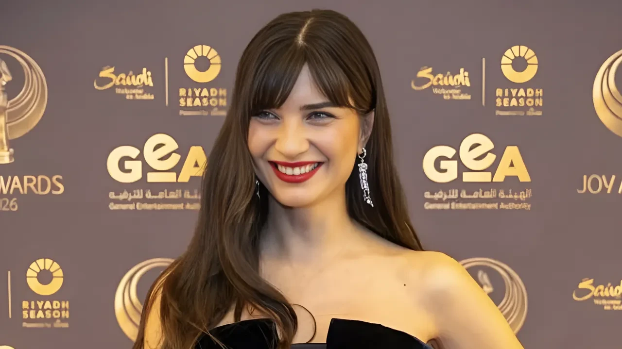Tuba Büyüküstün'den çok konuşulacak açıklama: "Saçlar sinir sistemimizin uzantısı"