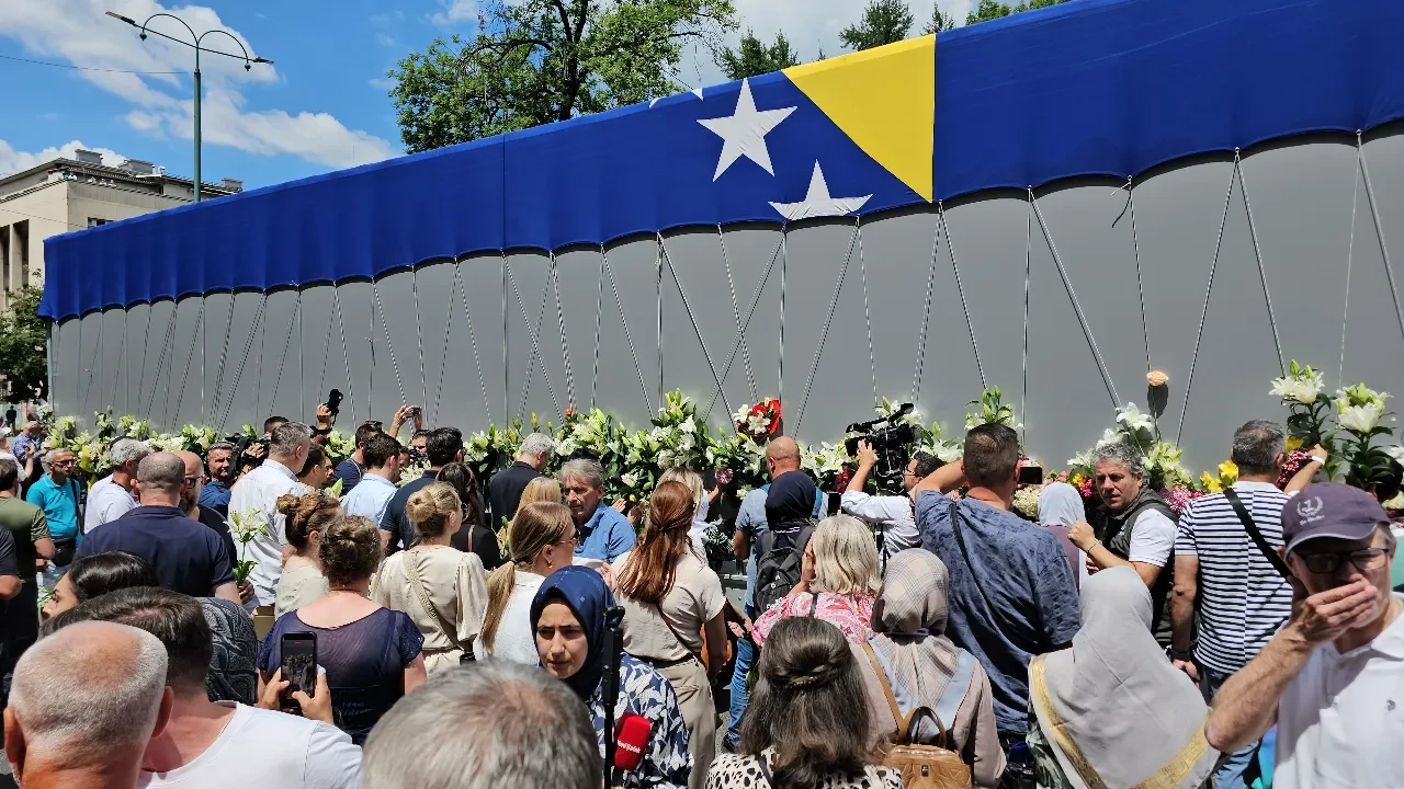Tüm dünyanın gözü önünde yaşandı! Srebrenitsa Soykırımı’nın üzerinden 31 yıl geçti: Binlerce şehit anılıyor