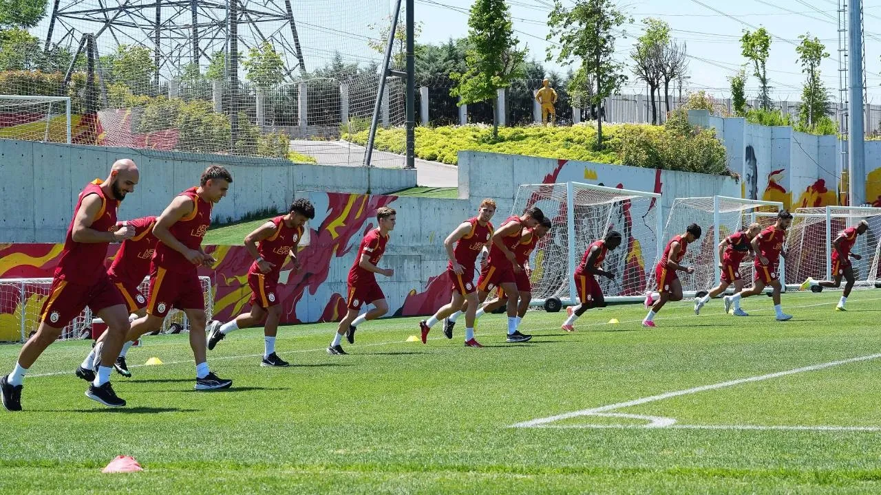 Victor Osimhen antrenmanlara başladı! Galatasaray hazırlıklarını sürdürüyor