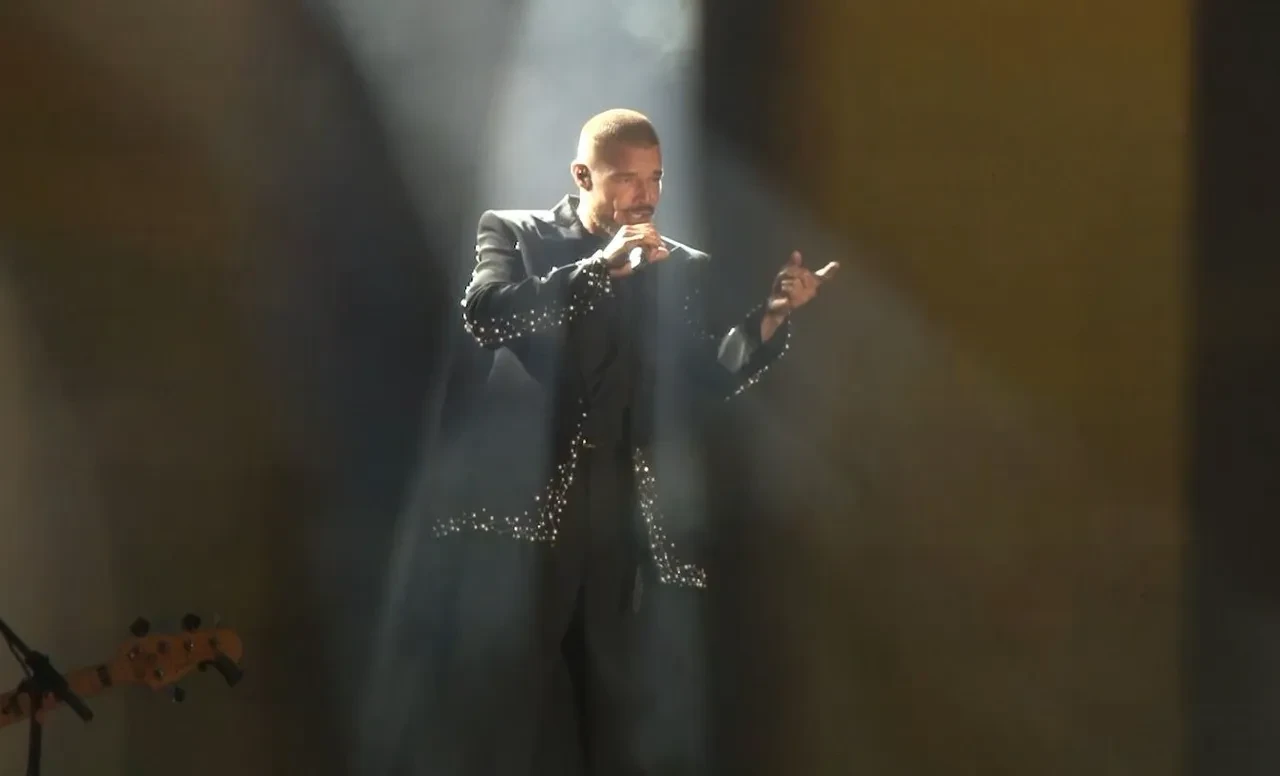 15 yıllık hasret bitti: Ricky Martin sahnede! Edis'in çocukluk hayali gerçek oldu