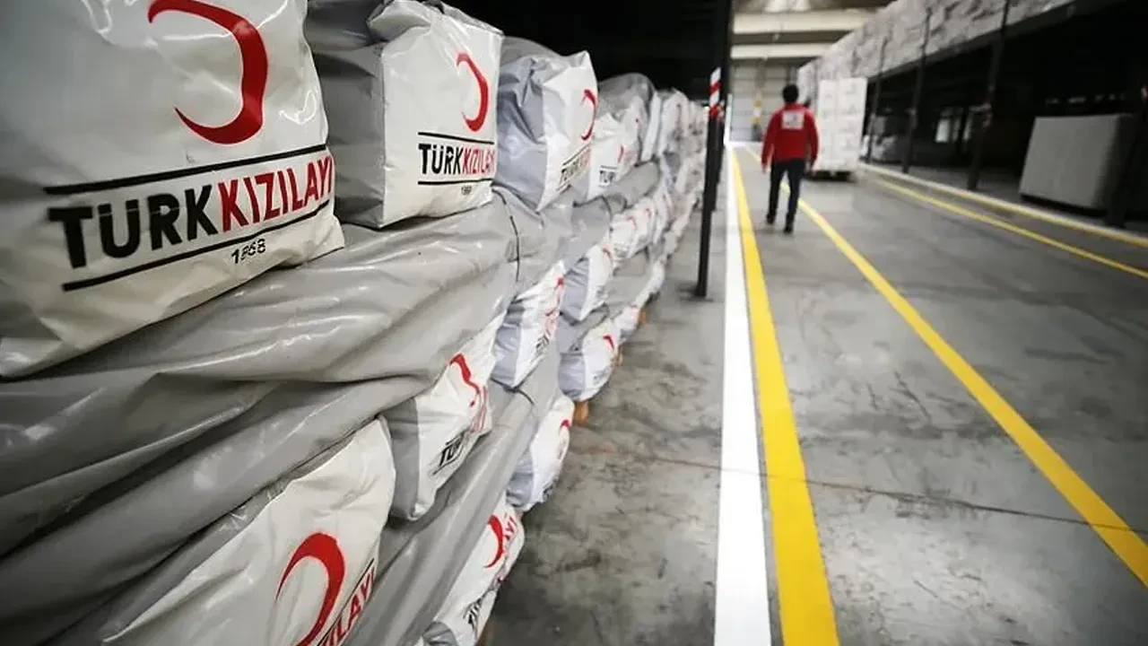 Adalet Bakanı Akın Gürlek Özgür Özel'den kazandığı 150 bin liralık tazminatı Kızılaya bağışladı
