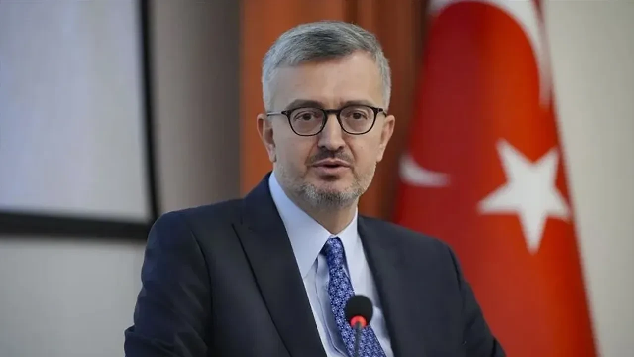 Burhanettin Duran: FETÖ bağlantılı 2 bin 702 sosyal medya hesabına erişim engeli getirildi