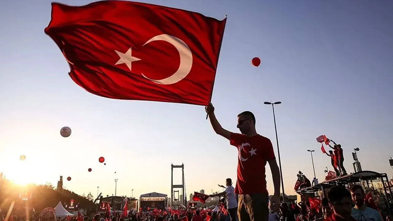 Burhanettin Duran: FETÖ bağlantılı 2 bin 702 sosyal medya hesabına erişim engeli getirildi
