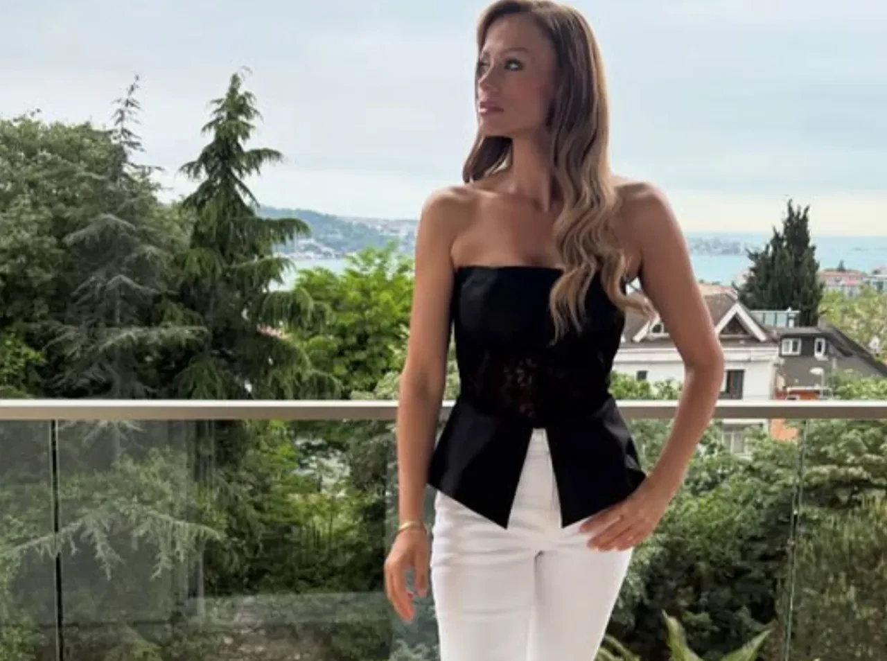 Demet Özdemir'in ablası Derya Özdemir kimdir? Derya Özdemir evli mi? Kaç yaşında? Derya Özdemir mesleği nedir?