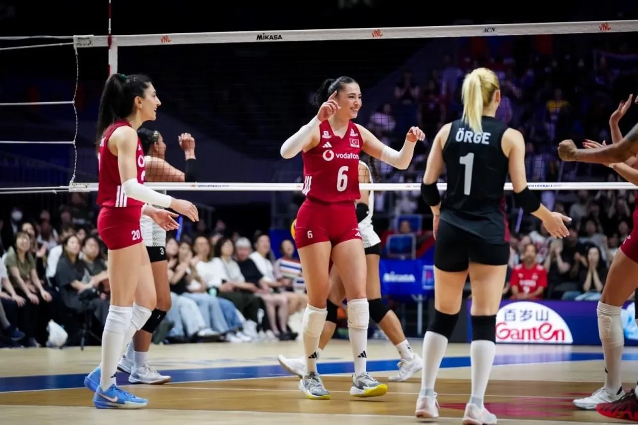 Filenin Sultanları Tayland'a geçit vermedi! Geriden gelip galibiyetle finale çıktılar