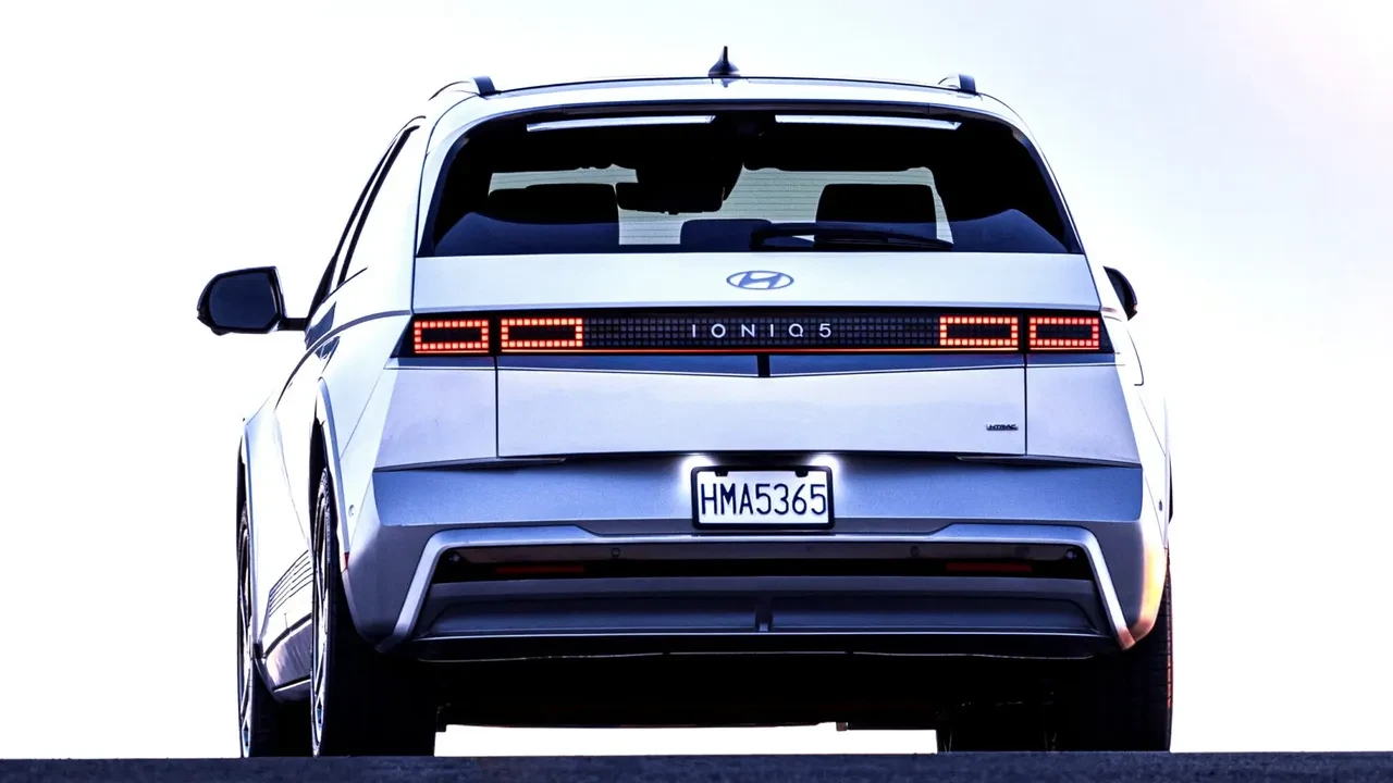 Hyundai ve Kia'dan 14 elektrikli otomobil için "evden uzağa park edin" uyarısı