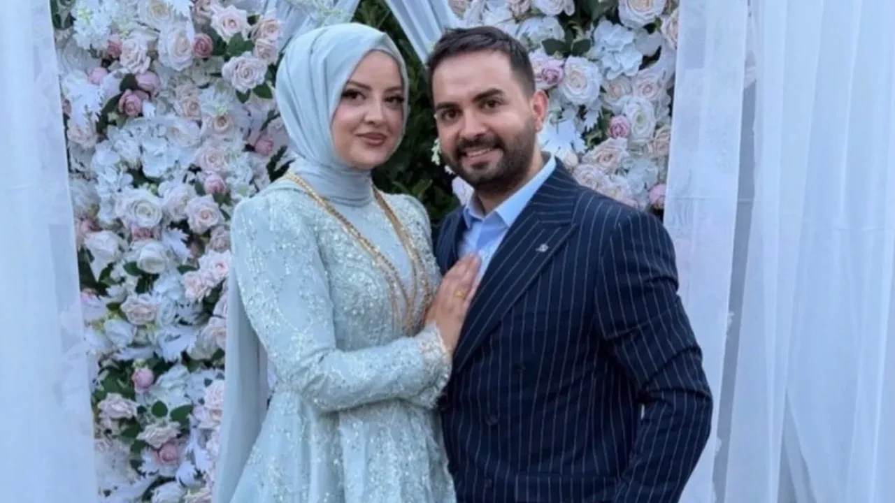Kadir Ezildi’nin annesi yeni gelinine tonlarca altın taktı! Kuyumcu dükkânı getirdiler resmen