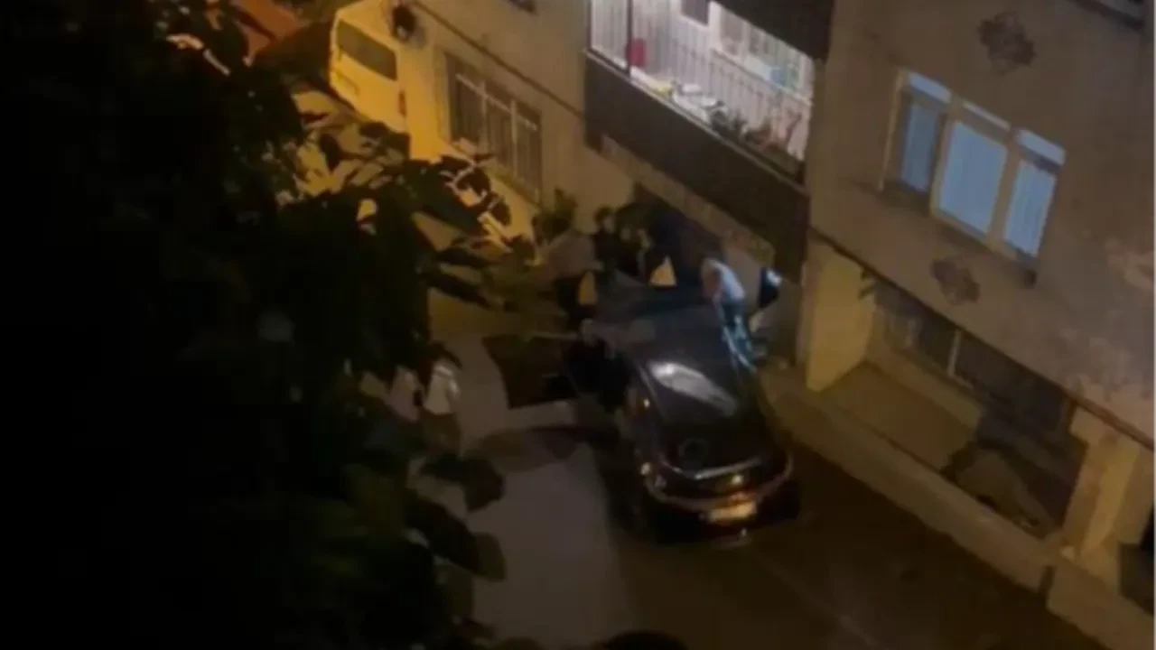Peşinden koştular yetişemediler! 'Başıboş' otomobil yüzünden bir bina tahliye edildi