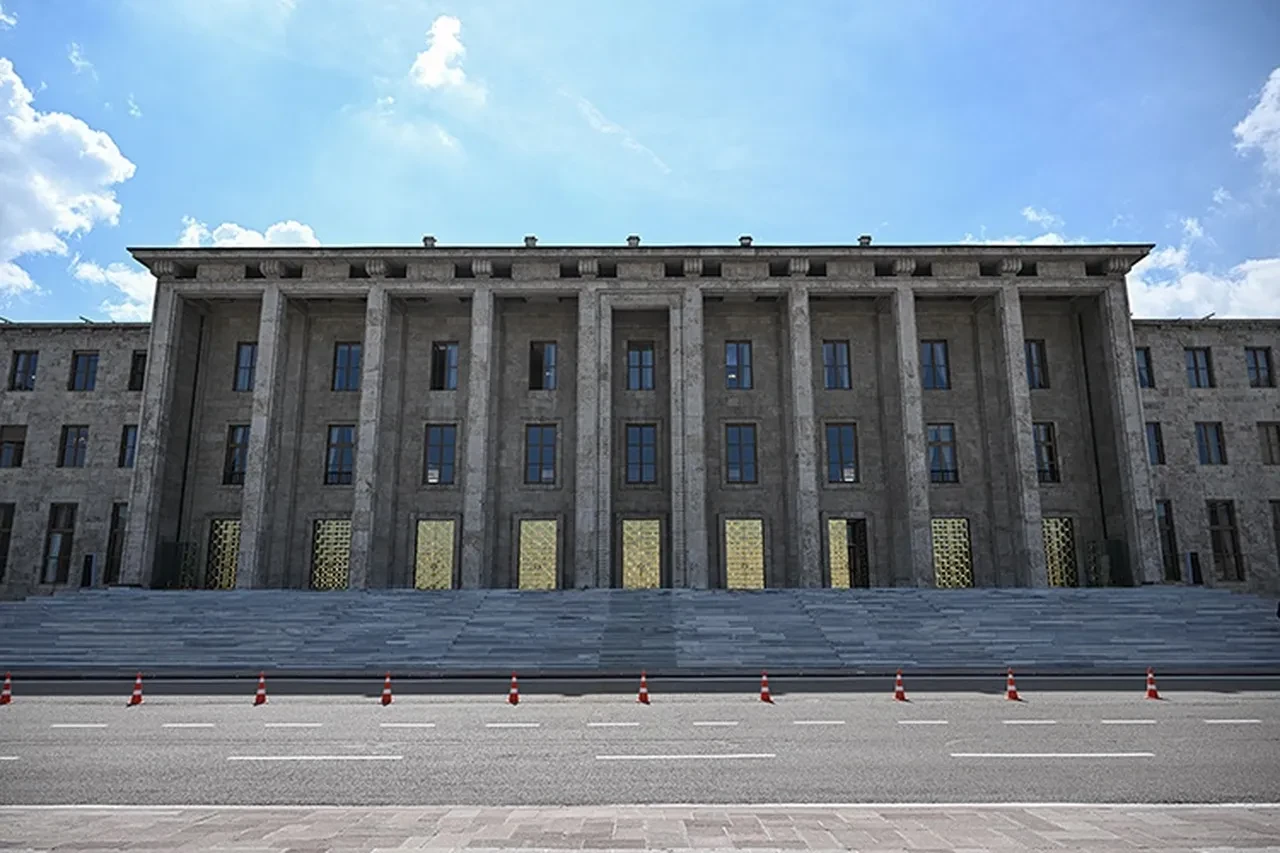 Tatil iptal, mesai yoğun: Meclis’te yasa teklifi maratonu başladı